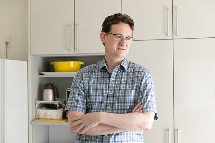 スカッシュ選手のシニア英美里(えみり)さんの父・ジョンさんの写真