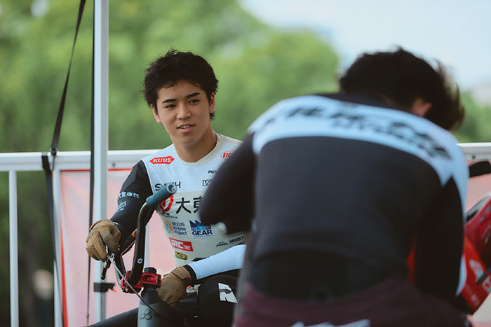 BMXレーシング選手の高崎成琉(なる)さんの練習中の写真
