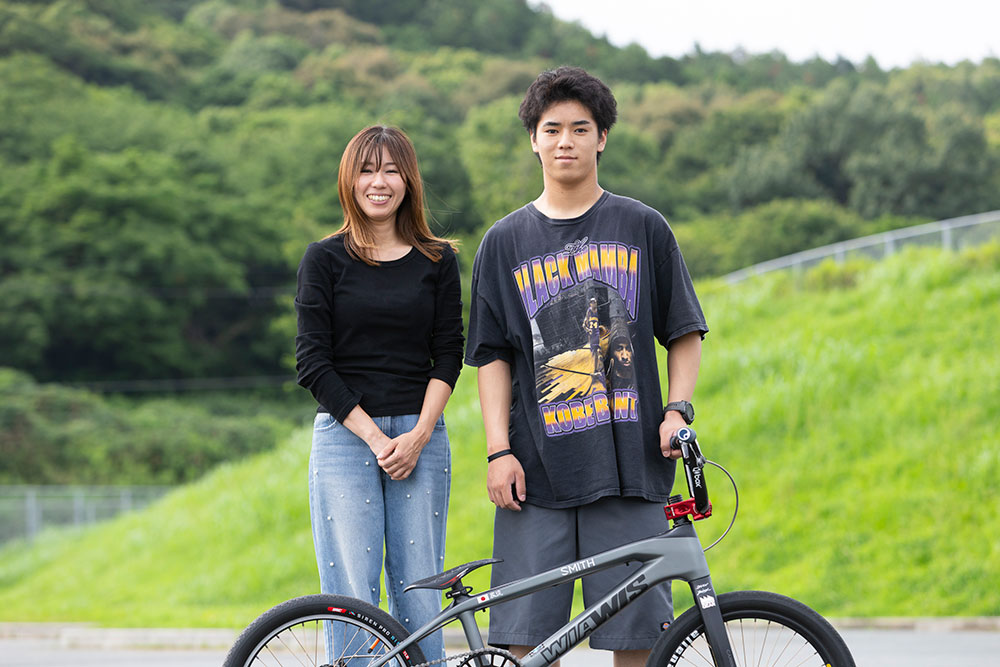 BMXレーシング選手の高崎成琉(なる)さんの家族写真