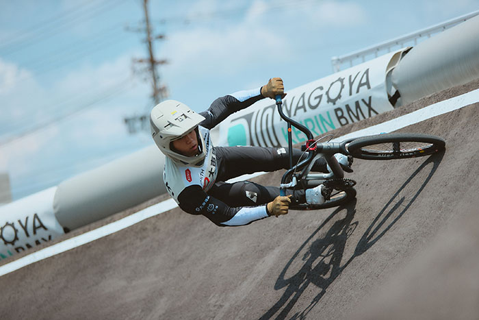 BMXレーシング選手の高崎成琉(なる)さんの練習中の写真