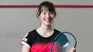 スカッシュ選手のシニア英美里（えみり）さん