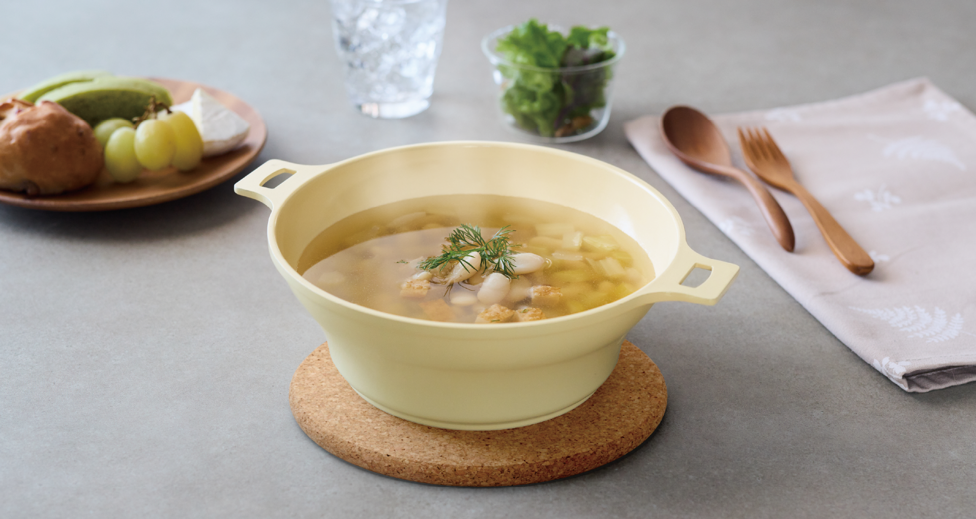 料理もできる深皿KOG-018_テーブルイメージの画像
