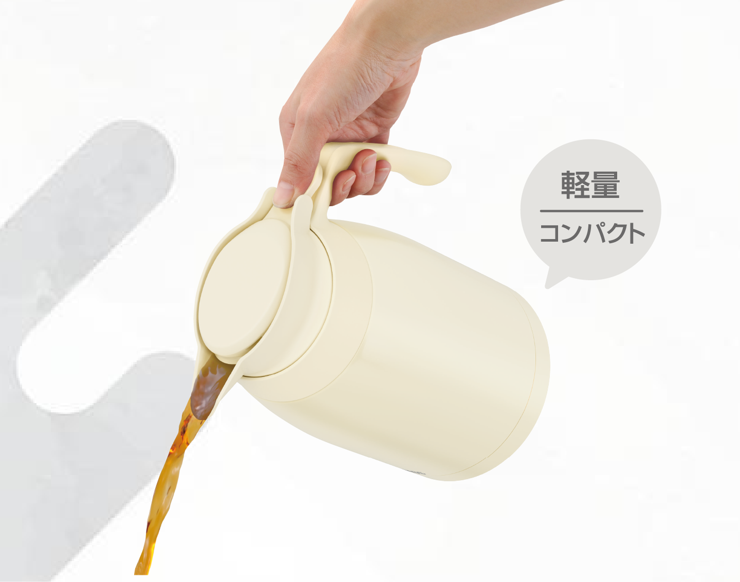 ポットから飲み物を注いでいる画像
