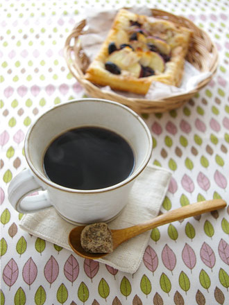 黒糖コーヒー＆さつまいもとレーズンのデニッシュパン