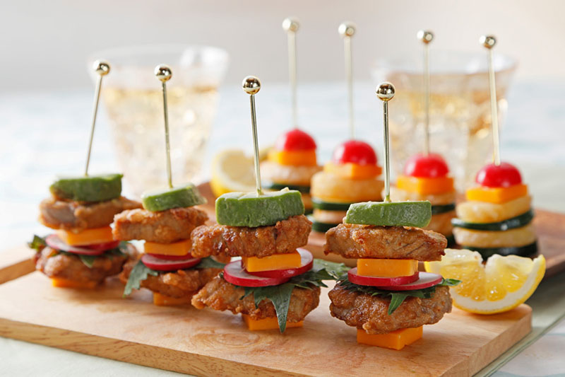 カツオと新じゃがいもの竜田揚げピンチョスの盛り付け写真