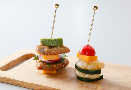 ピンチョスの串で刺した画像