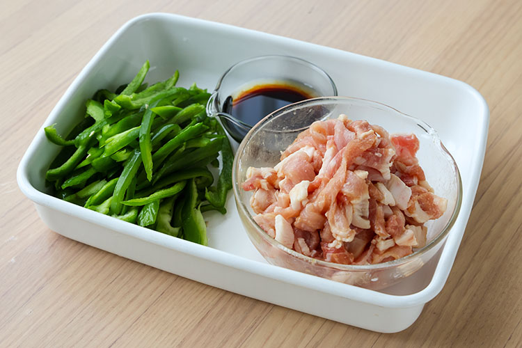 青椒肉絲の材料の写真