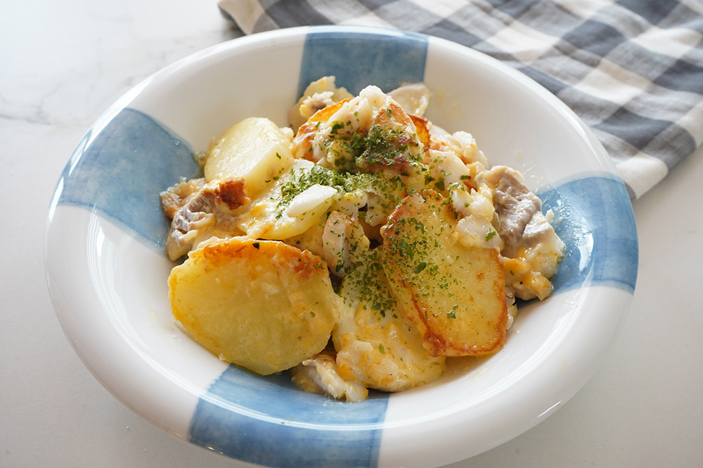 じゃがいもと白身魚のチーズ焼き盛り付け