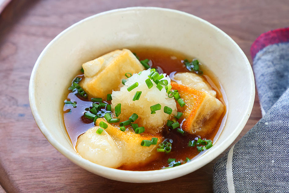 焼くだけで簡単な揚げ出し餅の盛り付け写真
