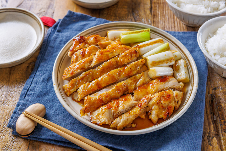 鶏むね肉の甘辛照り焼き！長ねぎ添え