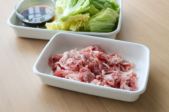 豚こまキャベツマウンテンの下ごしらえの写真