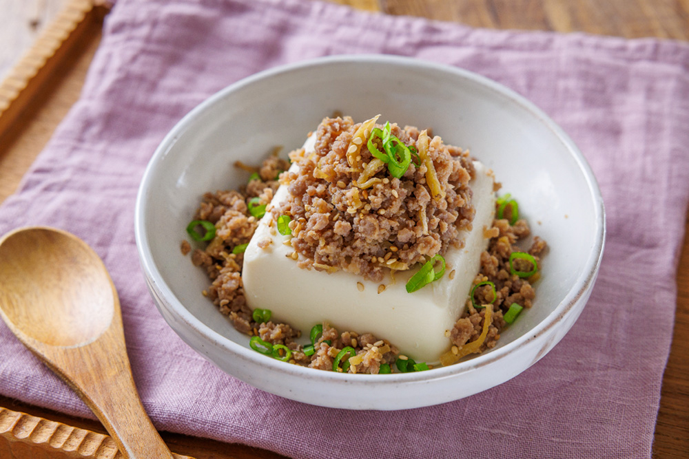 電子レンジで簡単！しょうが香るそぼろの豆腐がけ