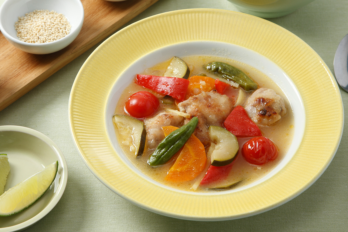 夏野菜とチキンのボリュームスープ
