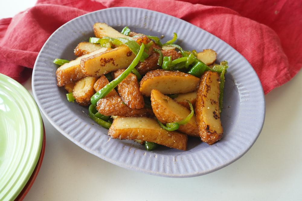 ピーマンとさつま揚げの甘辛炒め盛り付け
