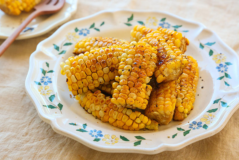 とうもろこしのバターしょうゆ焼きの盛り付け写真