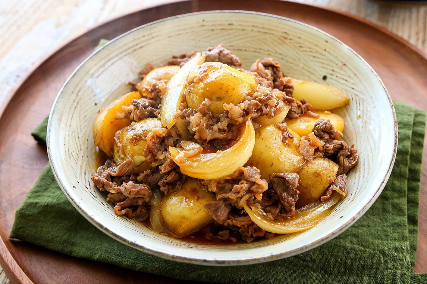 新じゃがの肉じゃがの盛り付け写真