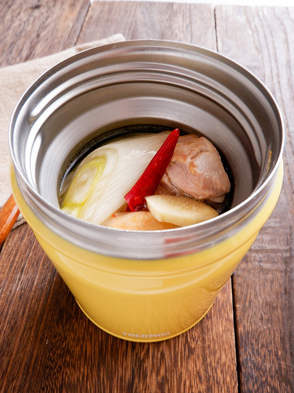 鶏もも肉の薬膳スープ