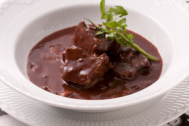 牛ホホ肉の赤ワイン煮
