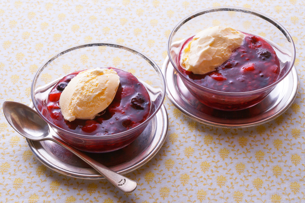 ミックスベリーのローテグリュッツェの盛り付け写真