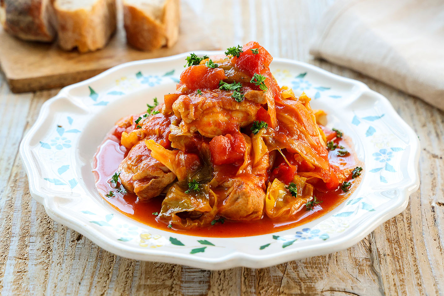 チキンとキャベツのトマト煮の盛り付け写真