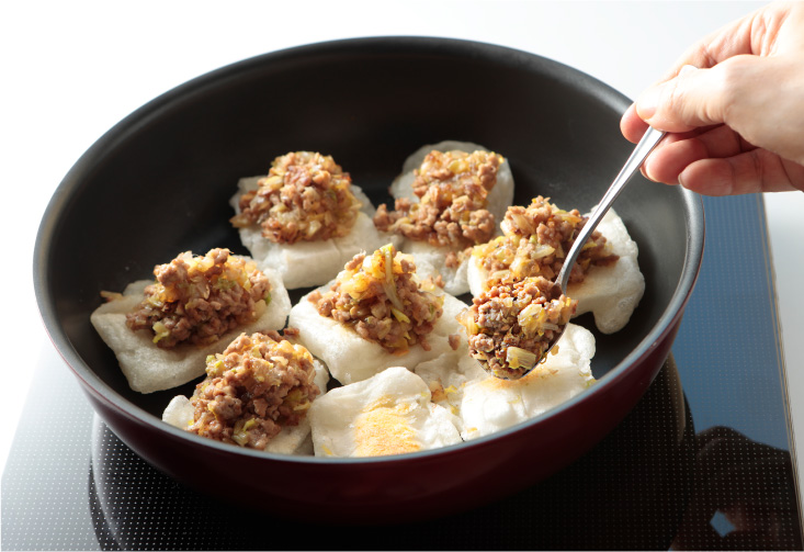 餃子餡をのせる・仕上げ