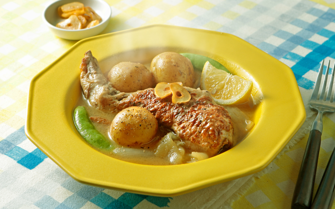 骨付きチキンと新じゃがのスパニッシュガリバタ！