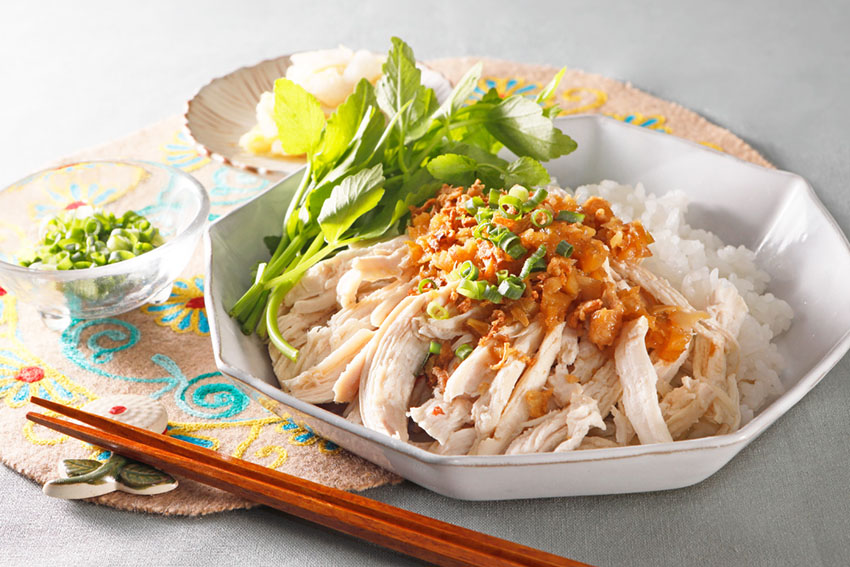 ジーローハン（鶏肉飯）の盛り付け例の写真