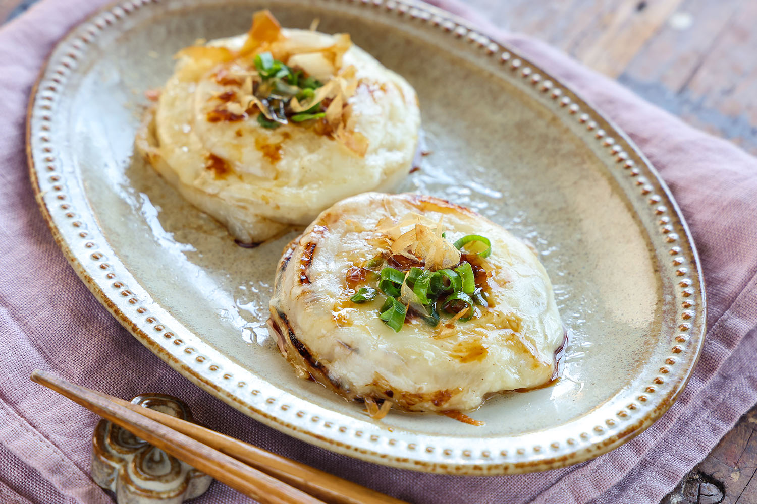 新玉ねぎの和風チーズステーキの盛り付け写真