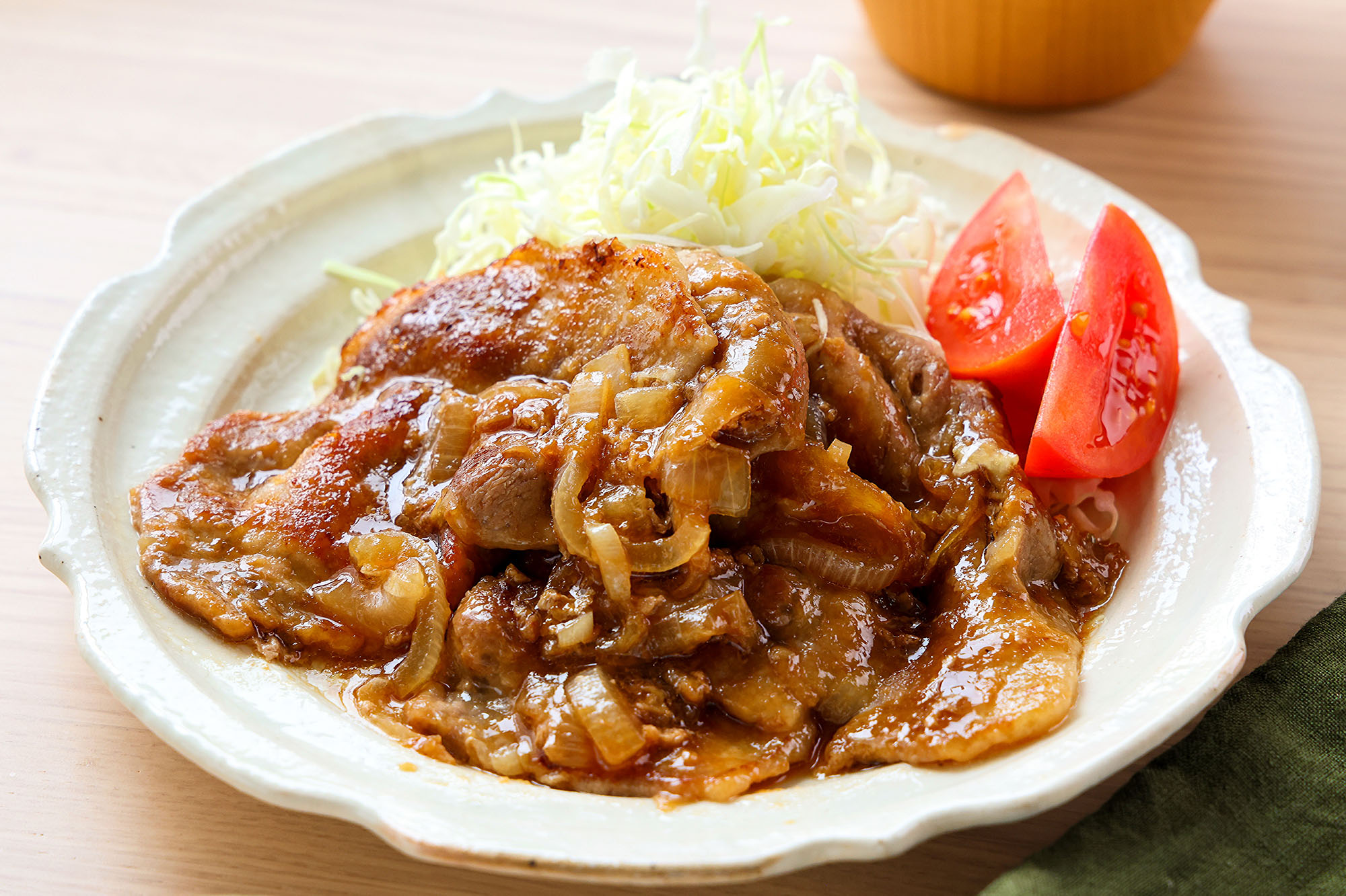 新玉ねぎ入り生姜焼きの盛り付け写真