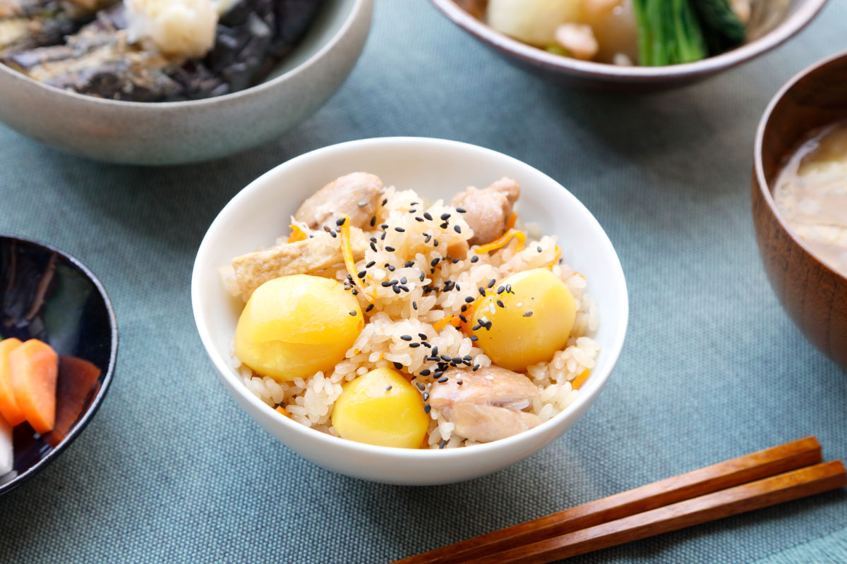 鶏栗ほうじ茶めしの盛り付け写真