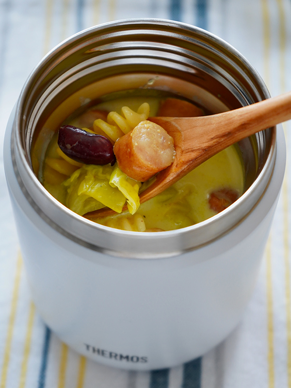 春キャベツとウインナーのミルクカレースープ | スープジャーレシピ