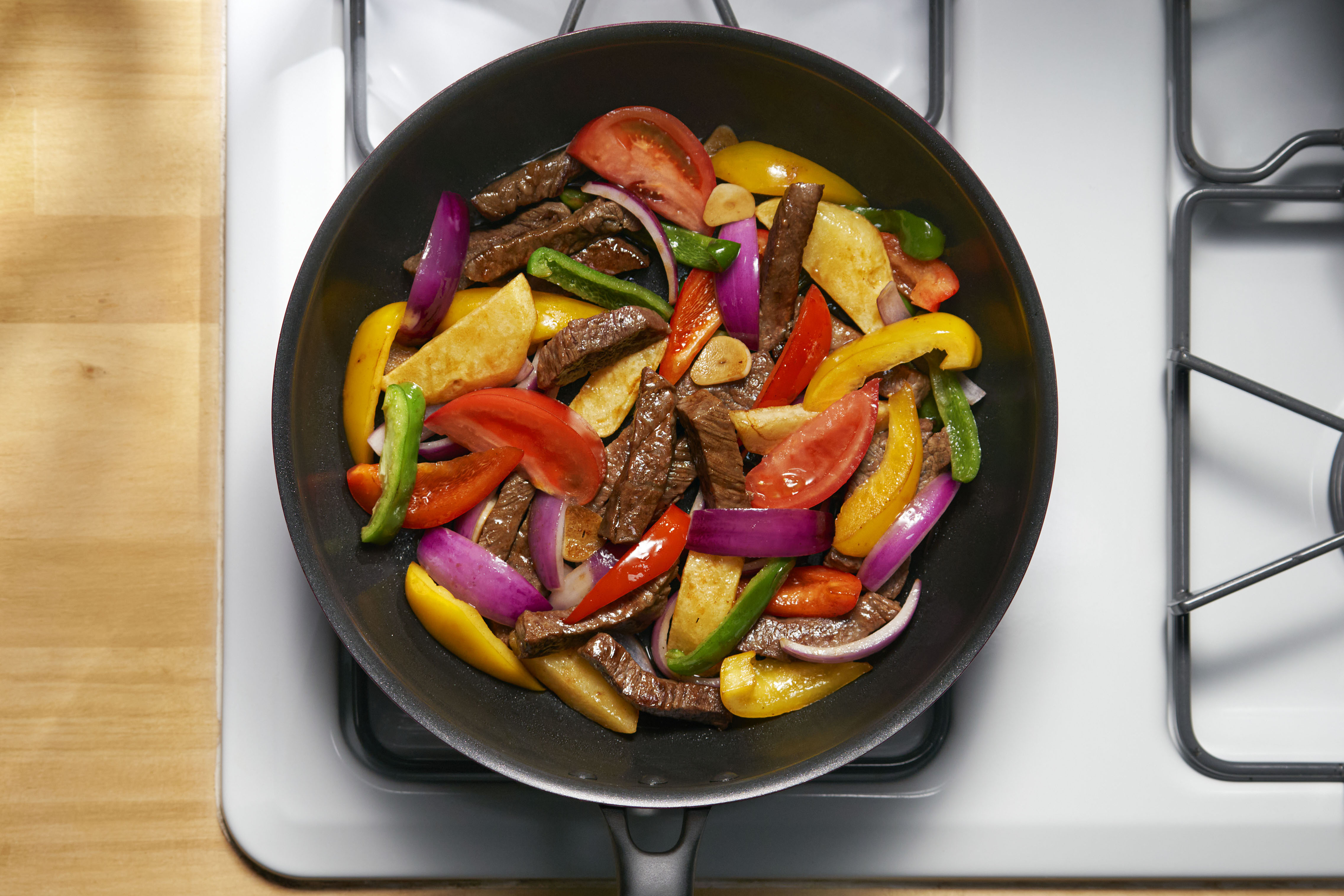 ロモ サルタード ペルー風牛肉と野菜の炒めもの フライパンレシピ レシピ サーモス 魔法びんのパイオニア