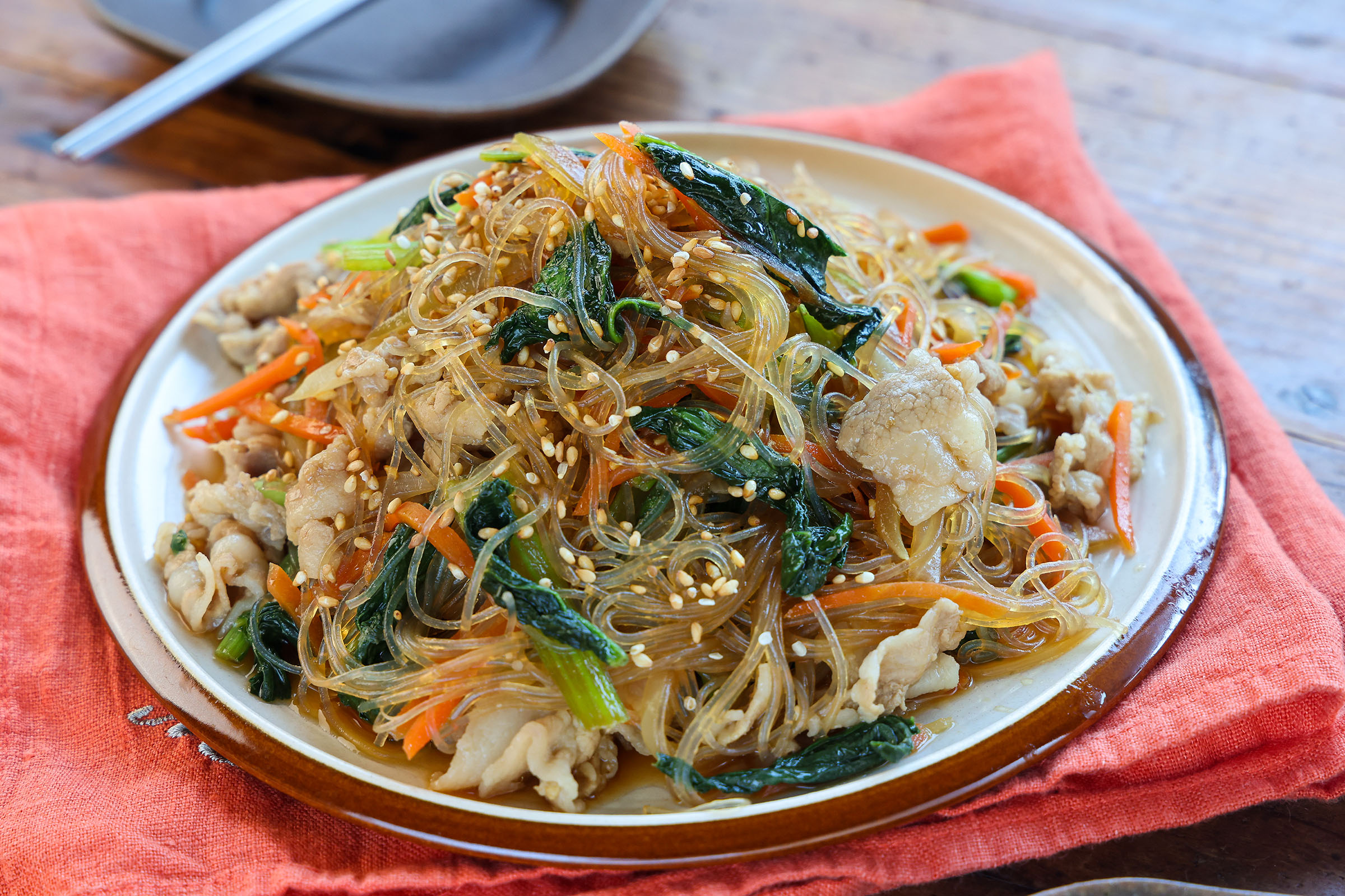 豚肉と小松菜のチャプチェ風 | フライパンレシピ | レシピ | サーモス  