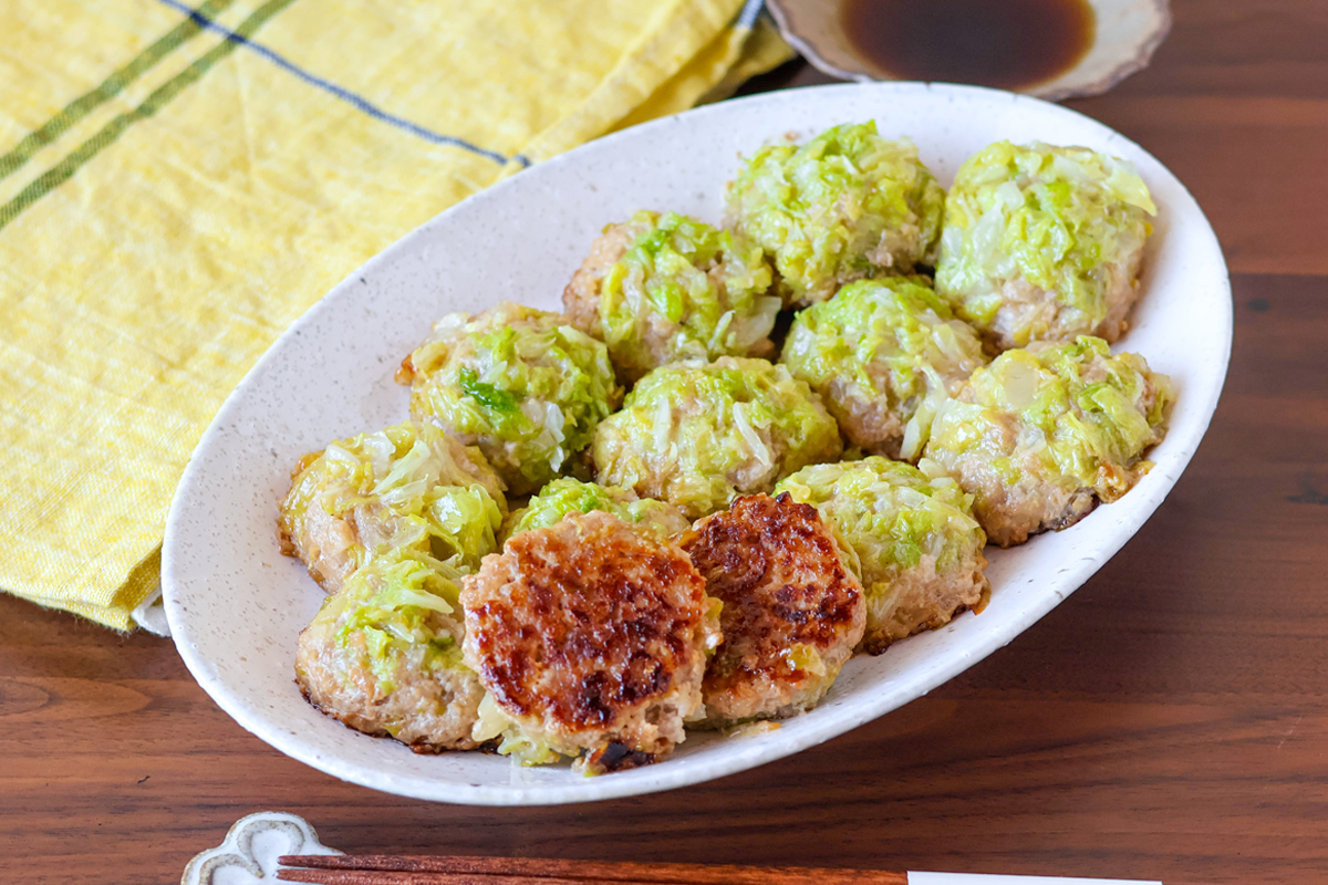 メイン食材3つ！皮を使わずに簡単白菜の焼き焼売 | フライパンレシピ