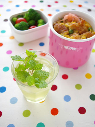 グリーンミントティー 唐揚げ丼と温野菜 Tea Cafeレシピ レシピ サーモス 魔法びんのパイオニア