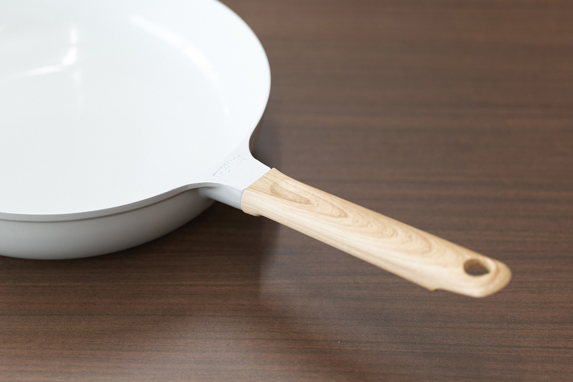 優しい色合いのウッドテイストだが、樹脂でできている