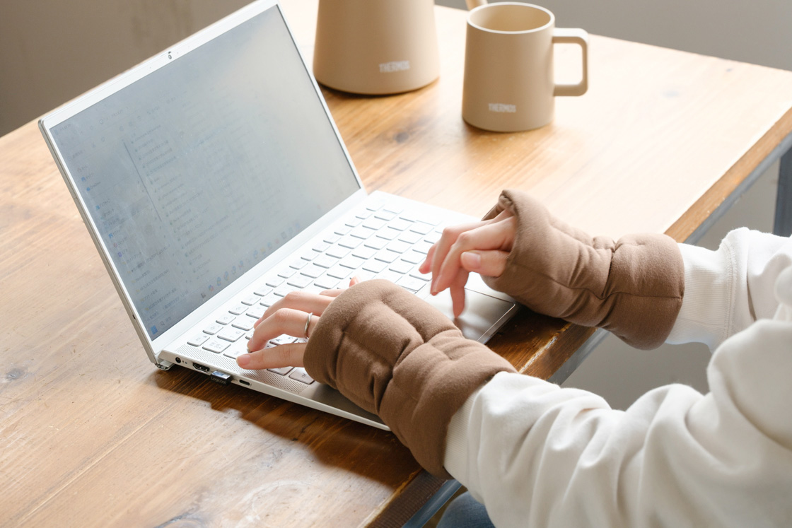 女性×在宅勤務イメージ